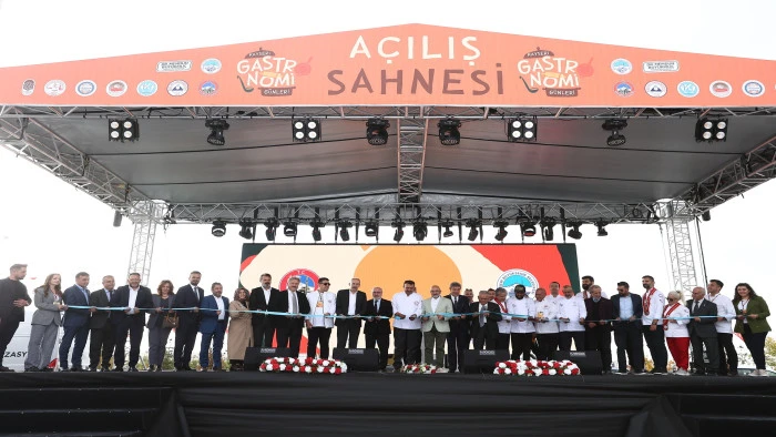 Kayseri Gastronomi Günleri’nde 1 Ton Pastırmalı Gömeç Fasulyesi İkramı 