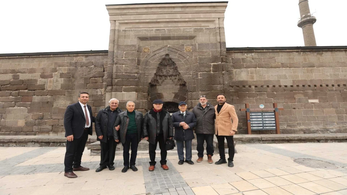 Kayseri Sokaklarında S&uuml;rpriz İsimler! Adım Adım Gezdiler, Bakın Ne Dediler? 