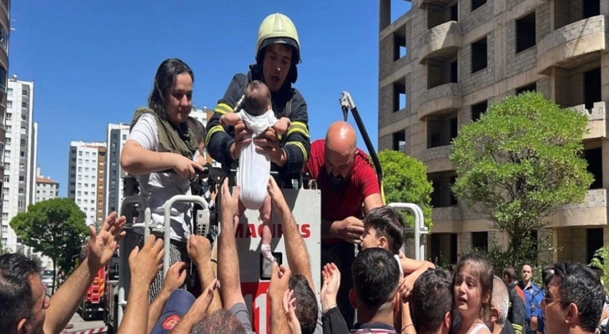 Kayseri’de 14 katlı binada korkutan yangın  