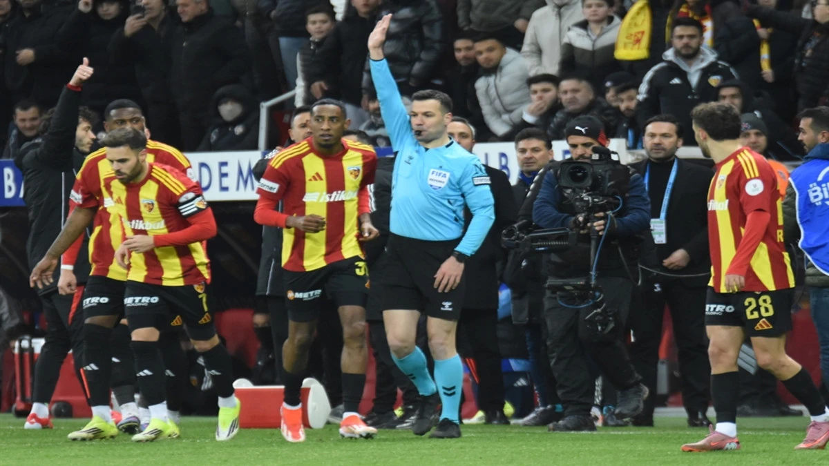 Kayseri&rsquo;de 4 Gol, 1 Kırmızı Kart: Kazanan Trabzonspor 