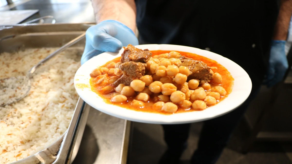 Kayseri&rsquo;de Asırlık Miras: Bayram Sabahının Vazge&ccedil;ilmezi &lsquo;Yahni&rsquo; 