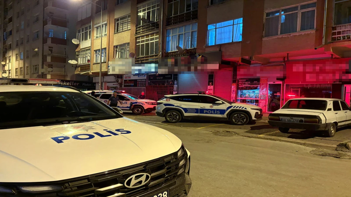 Kayseri&rsquo;de biber gazlı ve bı&ccedil;aklı kavga: 1 &ouml;l&uuml;, 1 yaralı 