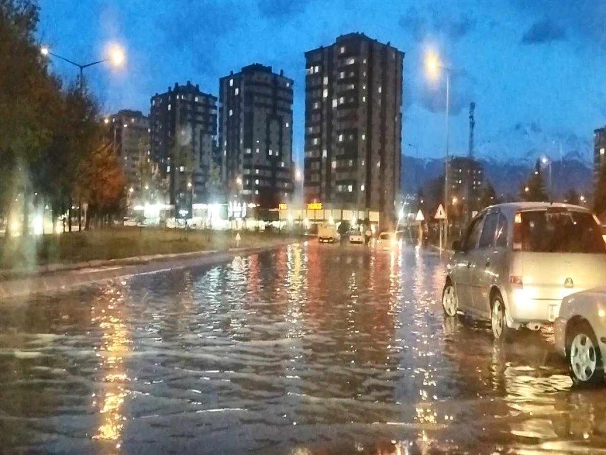 Kayseri'de dolu ve sağanak etkili oldu! 