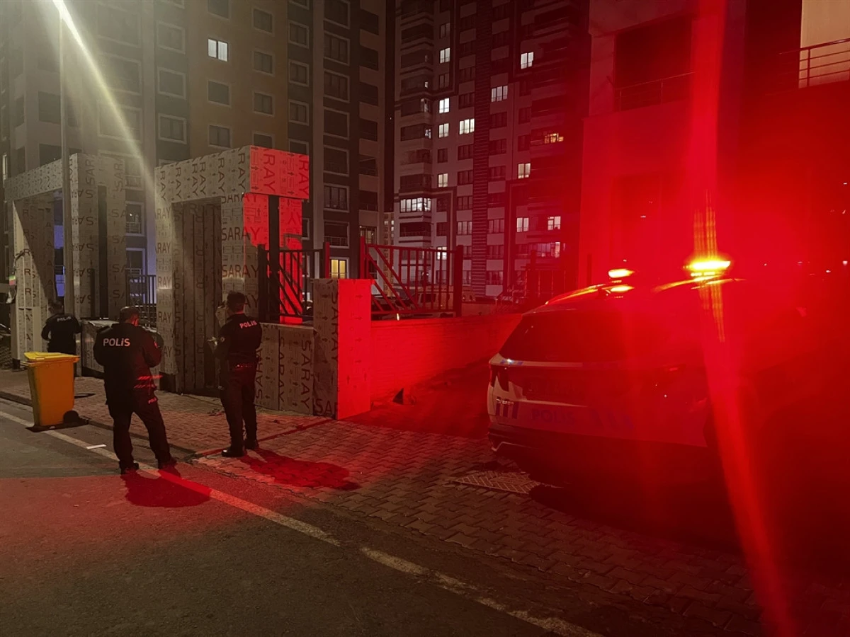 Kayseri'de elinde bıçakla yere düştüğü iddia edilen kadın ağır yaralandı! 
