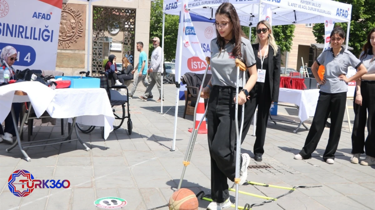 Kayseri&rsquo;de &lsquo;Empati İstasyonu&rsquo;nda engellilerin yaşadığı zorluklar deneyimlendi 