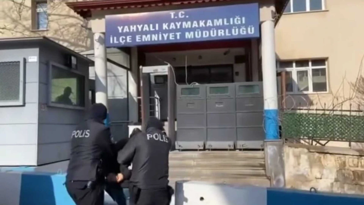 Kayseri'de eski nişanlısı ile 3 akrabasını bı&ccedil;akla yaralayan ş&uuml;pheli tutuklandı! 