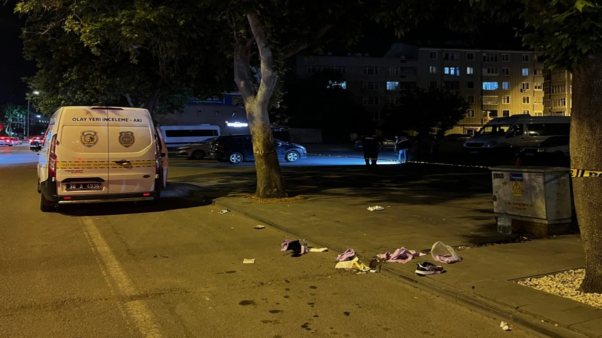 Kayseri'de eski site g&ouml;revlisi, y&ouml;neticiyi bı&ccedil;akla yaraladı 