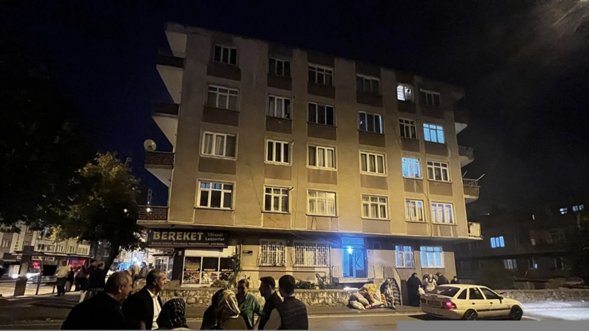 Kayseri'de evin seramiği patladı; bina boşaltıldı 