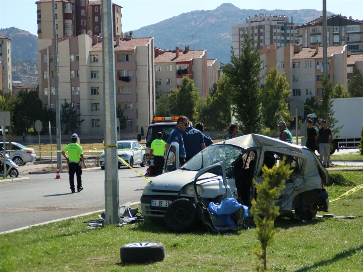 Kayseri’de iki otomobil çarpıştı: 2 ölü, 3 yaralı 