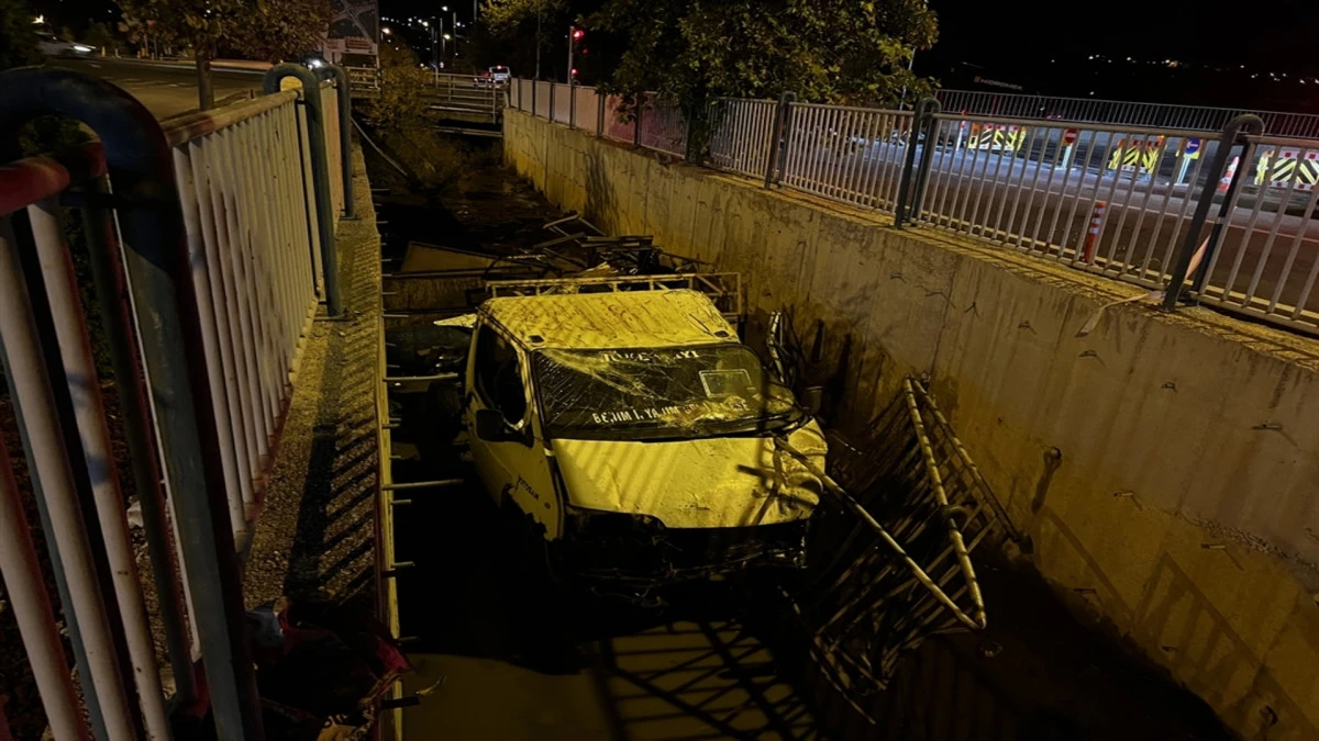Kayseri’de kamyonet sulama kanalına düştü: 2 yaralı 