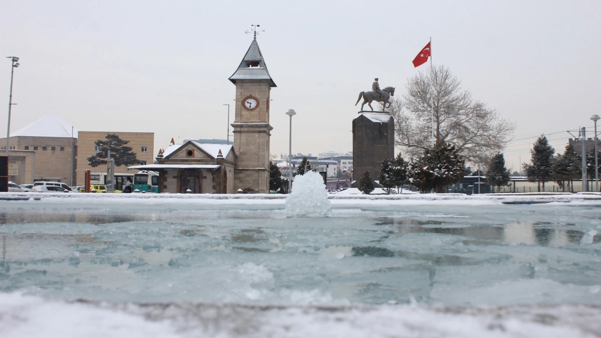 Kayseri&rsquo;de kar yağışı etkili oldu; kartpostallık g&ouml;r&uuml;nt&uuml;ler ortaya &ccedil;ıktı! 