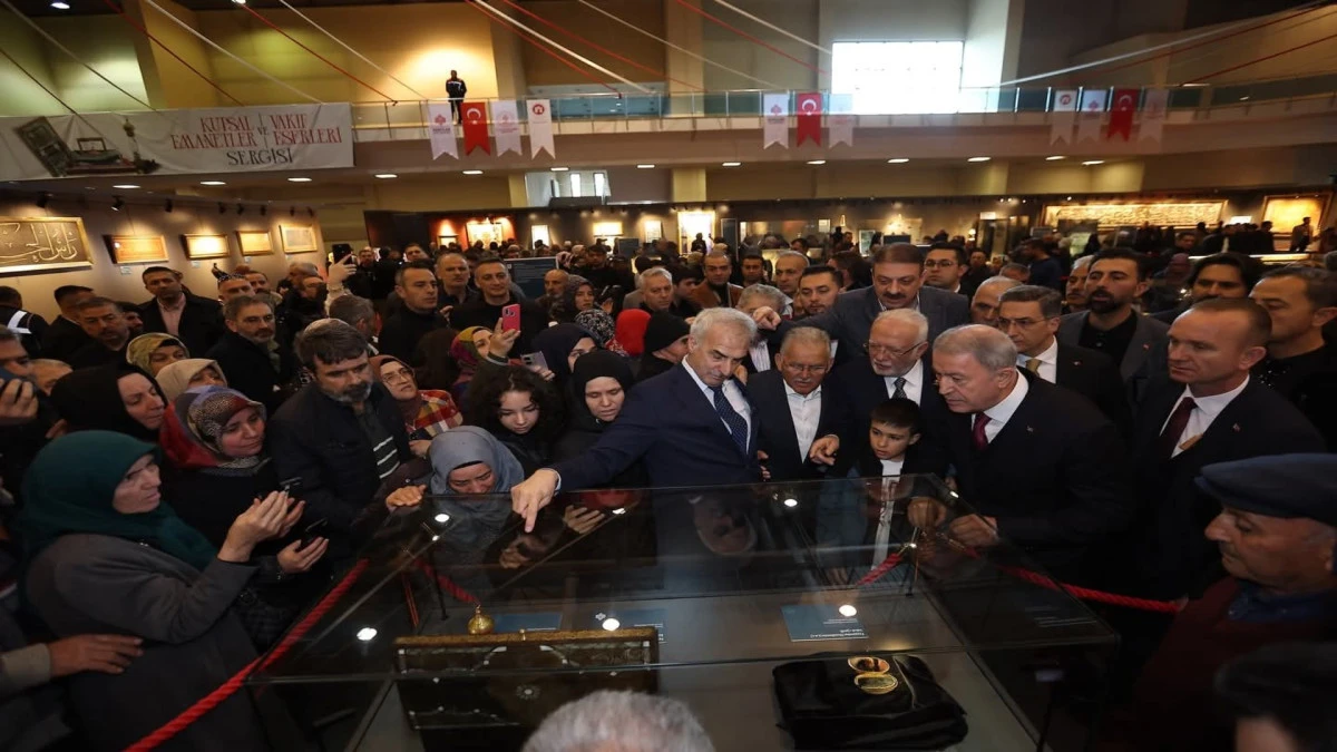 Kayseri&rsquo;de &ldquo;Kutsal Emanetler ve Vakıf Eserleri Sergisi&rdquo; a&ccedil;ıldı! 