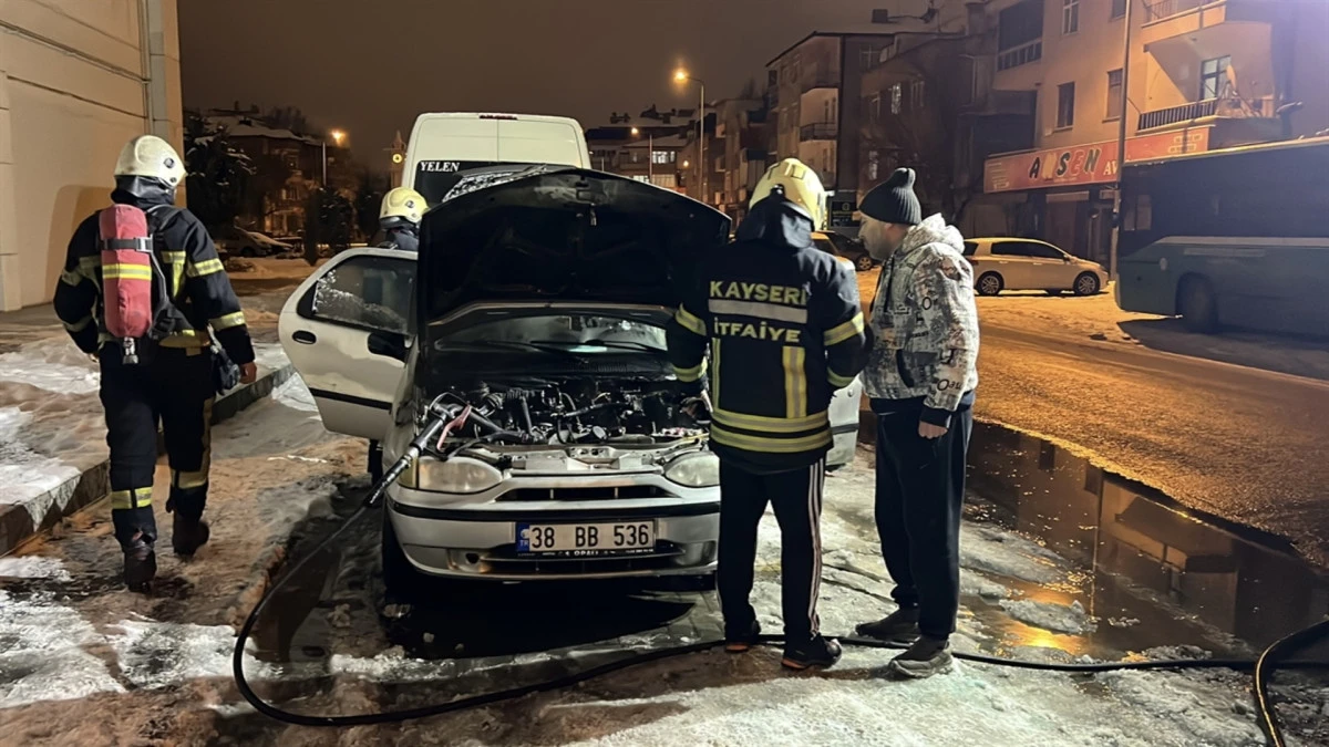 Kayseri&rsquo;de otomobil &ccedil;alıştırıldığı sırada alev aldı! 