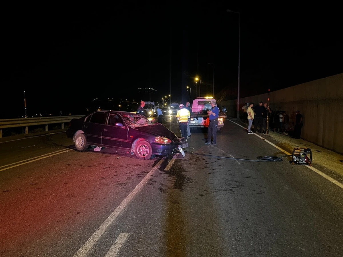 Kayseri'de otomobil ile kamyonet çarpıştı: 1 ölü, 4 yaralı 