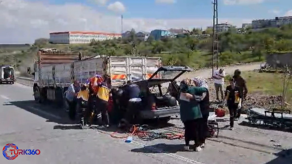 Kayseri&rsquo;de otomobilin kamyona &ccedil;arptığı kazada anne &ouml;ld&uuml;, oğlu yaralandı 