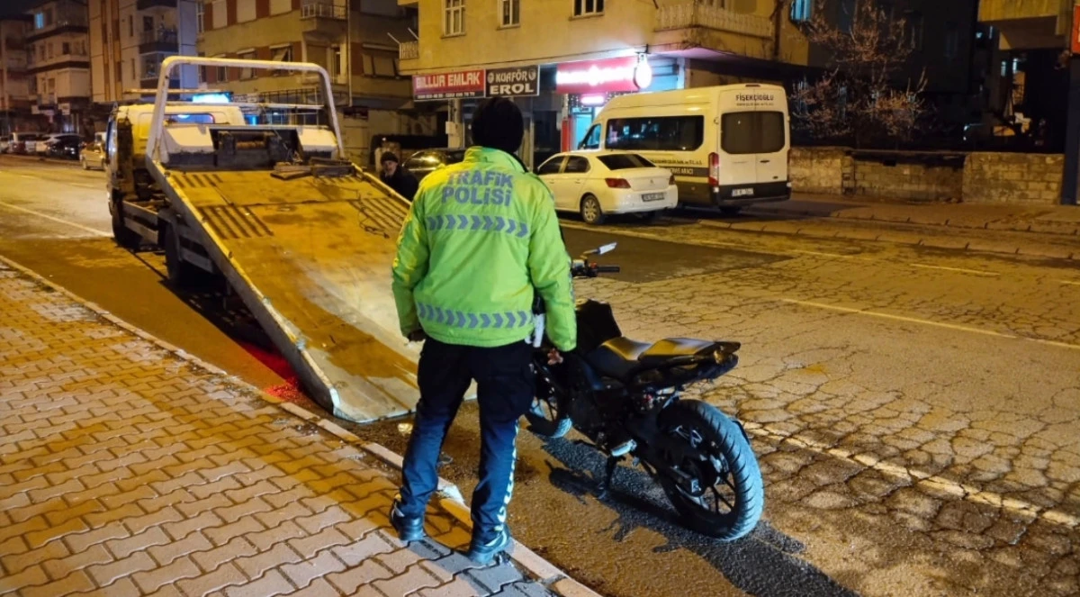 Kayseri'de polisin 'dur' ihtarına uymayan motosiklet s&uuml;r&uuml;c&uuml;s&uuml;ne 336 bin TL ceza 
