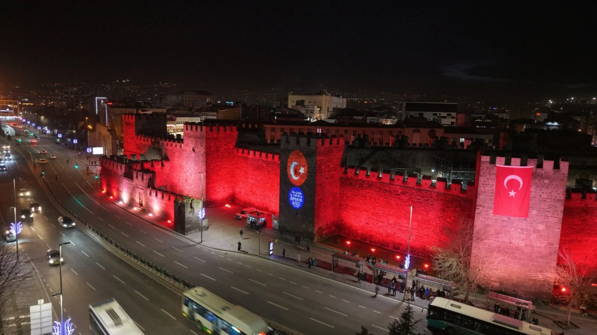 Kayseri&rsquo;de Ramazan coşkusu ışıklandırmalarla ta&ccedil;landı! 