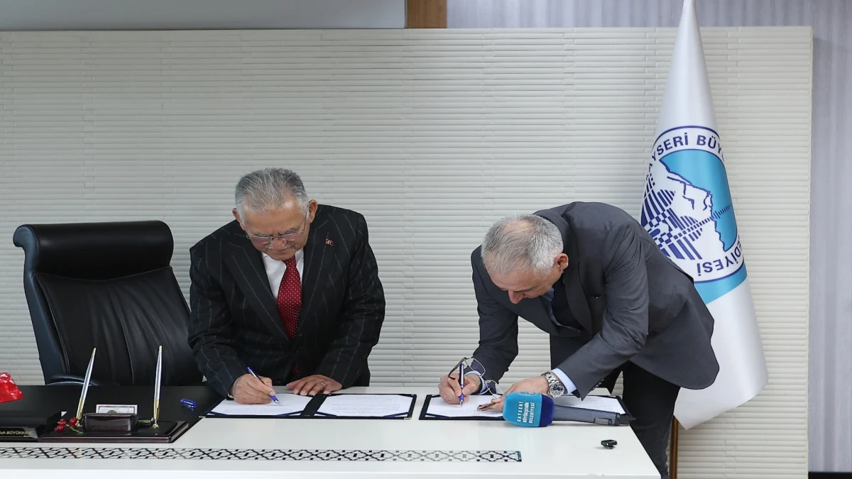 Kayseri&rsquo;de Ulaşım D&ouml;n&uuml;ş&uuml;m&uuml;: Kartal Katlı Kavşağı Projesi'nde İmzalar Atıldı 