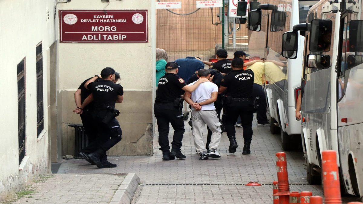 Kayseri&rsquo;deki su&ccedil; &ouml;rg&uuml;t&uuml; operasyonunda 32 ş&uuml;pheli adliyede