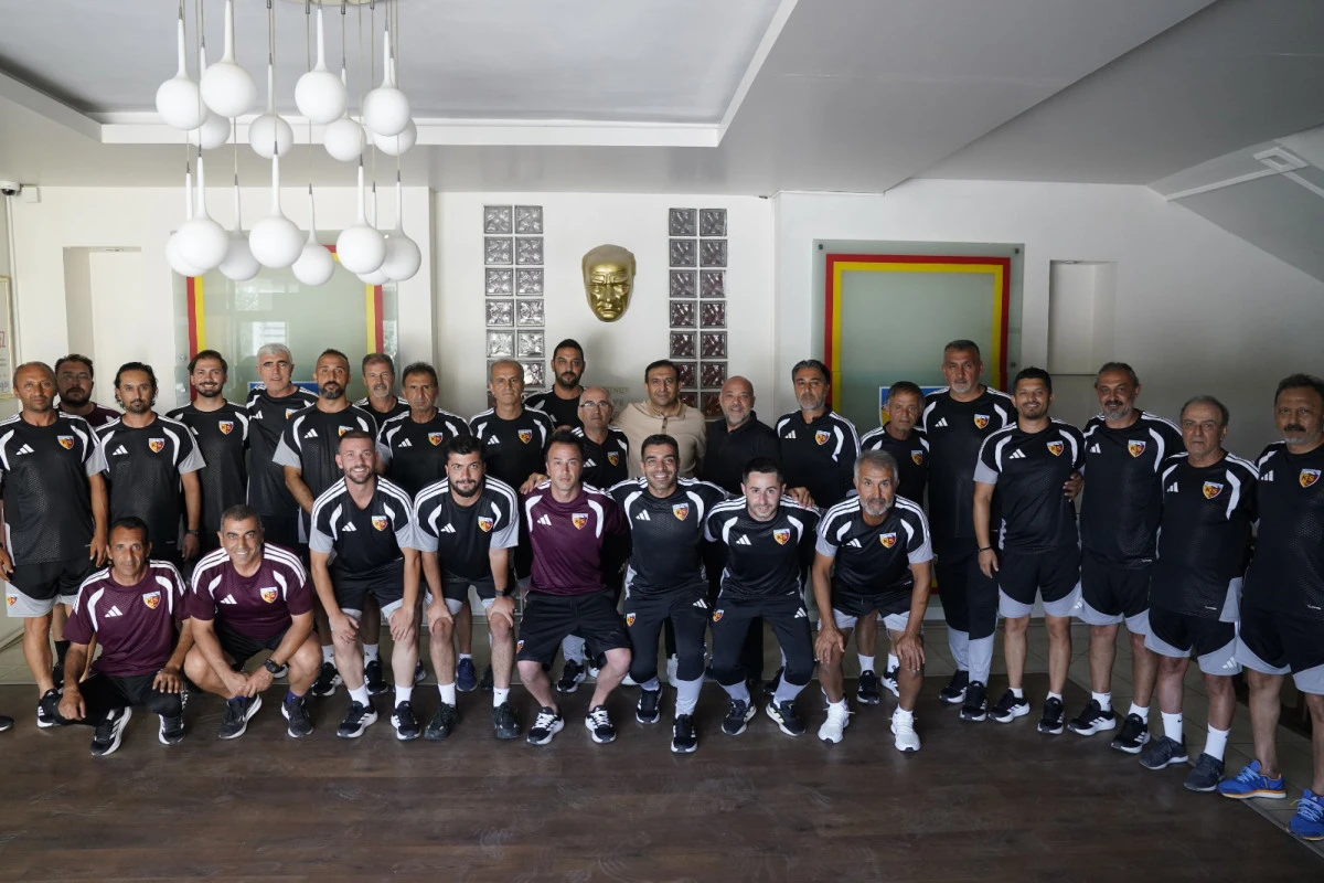 Kayserispor Akademi 22 antren&ouml;r ile s&ouml;zleşme imzaladı 