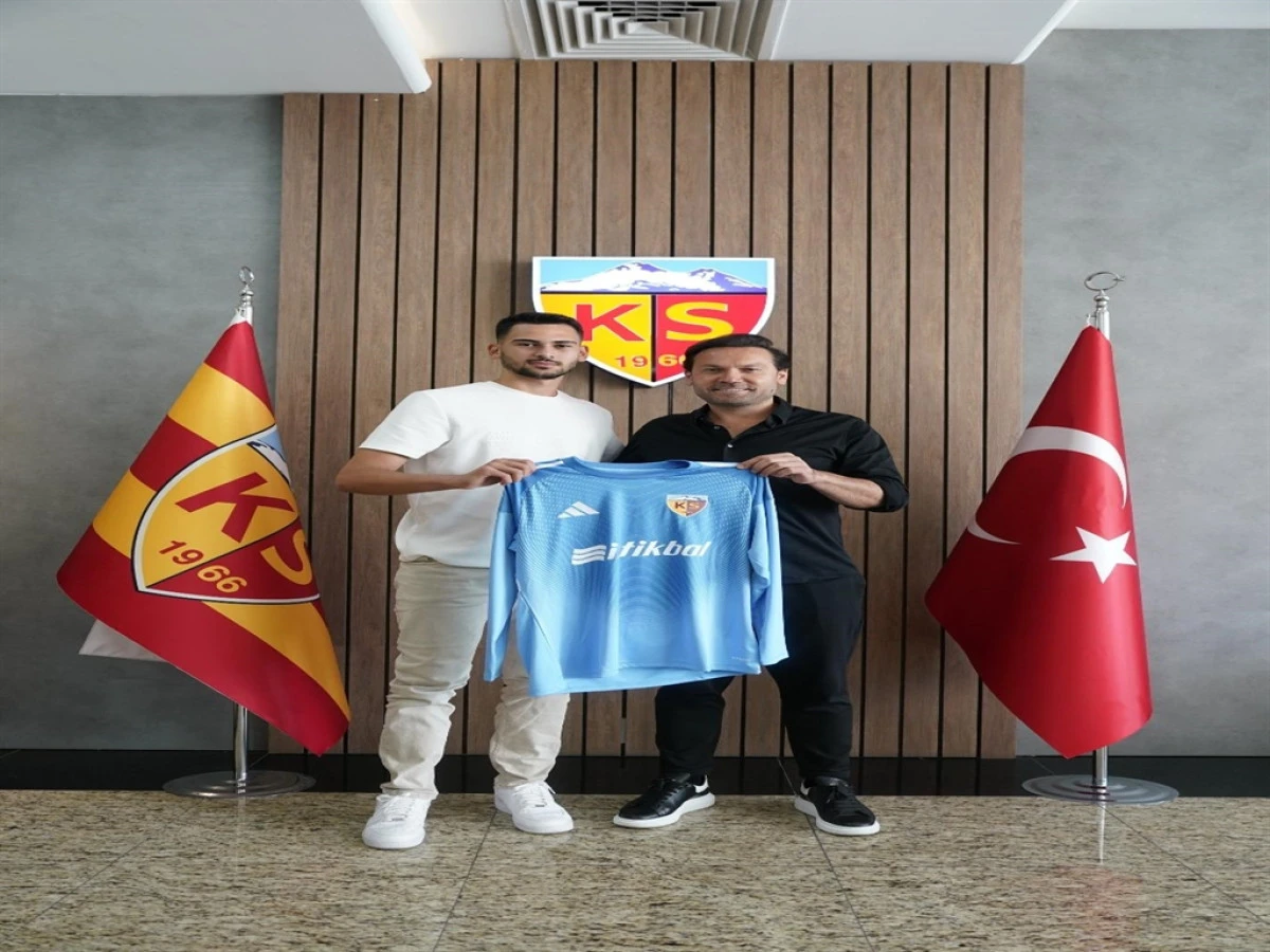 Kayserispor, Deniz Dönmezer ile 3 yıllık sözleşme imzaladı 