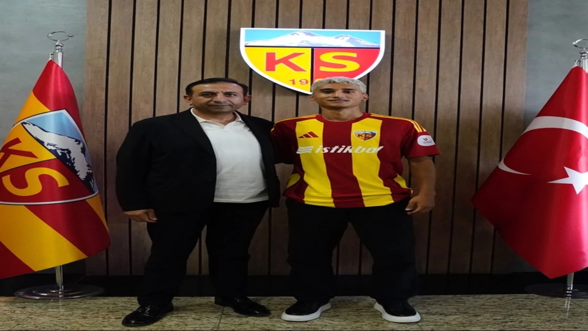Kayserispor ile profesyonel s&ouml;zleşme imzalayan Demirel: Şimdi arma i&ccedil;in daha &ccedil;ok savaşma vakti 