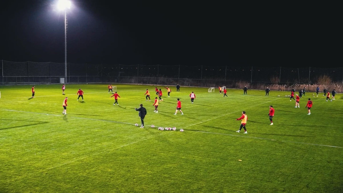 Kayserispor ilk hazırlık ma&ccedil;ına salı g&uuml;n&uuml; &ccedil;ıkacak! 