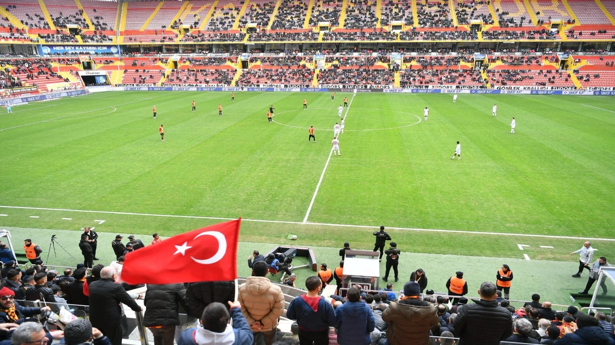 Kayserispor Nefes Aldı: 8 Ma&ccedil;lık Galibiyet Hasreti Son Buldu! 