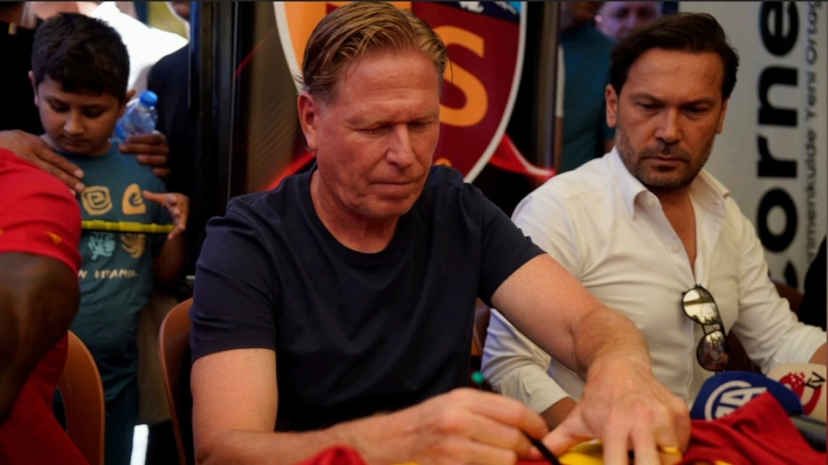 Kayserispor Teknik Direktörü Markus Gisdol ve futbolcular, taraftarlarla buluştu 