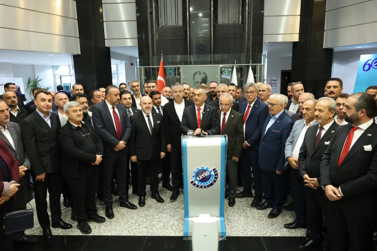 KAYSO Başkanı Mehmet B&uuml;y&uuml;ksimitci g&uuml;ven tazeledi 