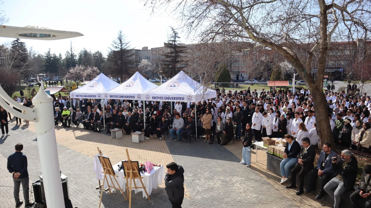 Kazada hayatını kaybeden tıp &ouml;ğrencisi Yaren, &ouml;ğrenim g&ouml;rd&uuml;ğ&uuml; okulda anıldı! 
