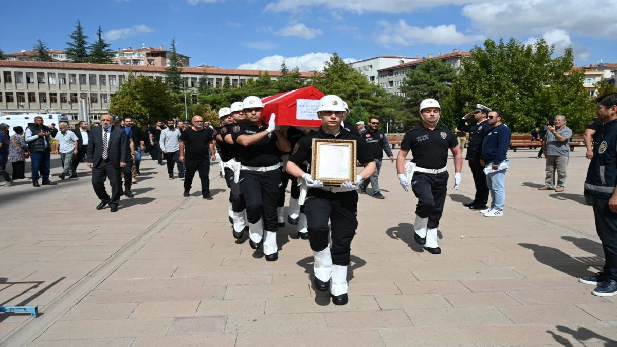 Kazada şehit olan polis memurunun cenazesi Giresun'a g&ouml;nderildi 