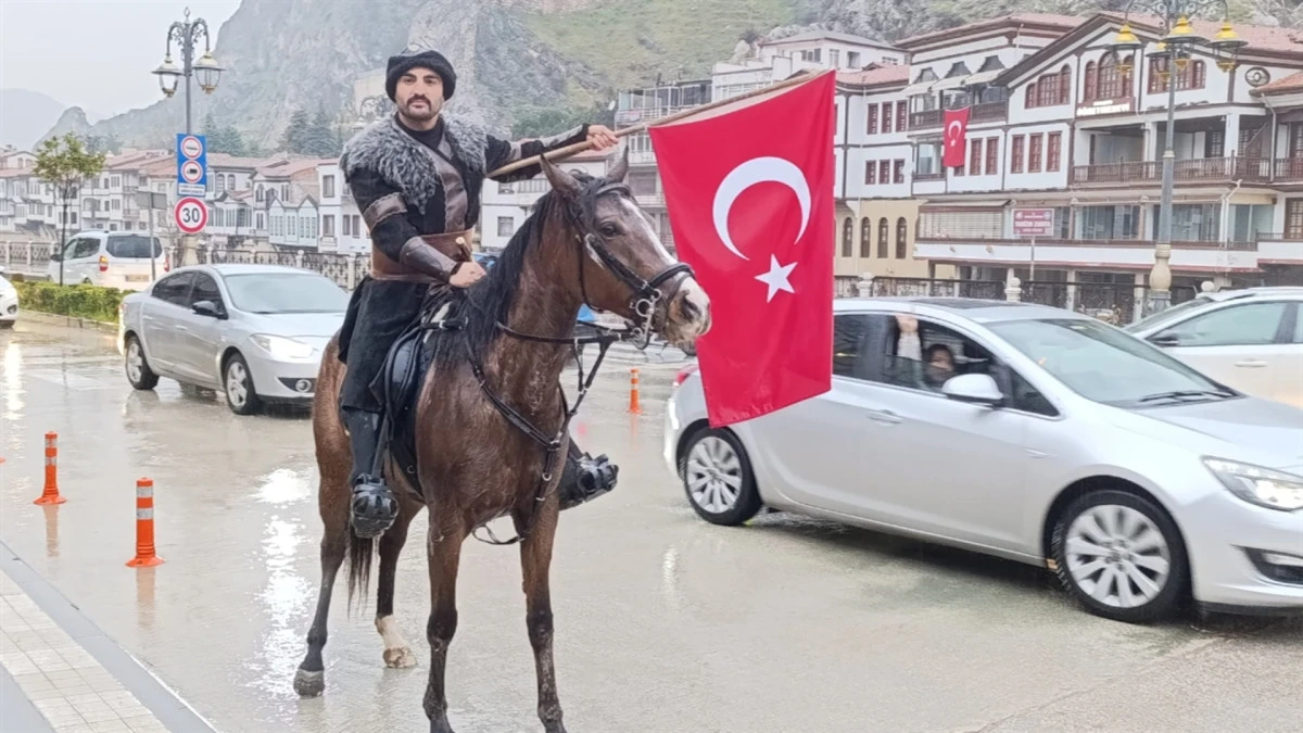 Kirli Ellere At Sırtında Meydan Okudu: Tokat&rsquo;tan İstanbul&rsquo;a Bayrak Seferi! 