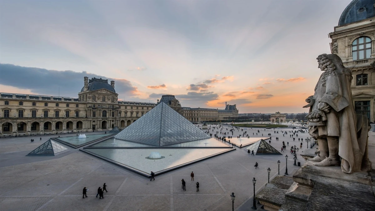 Louvre Müzesi’nde Şok Soygun! 