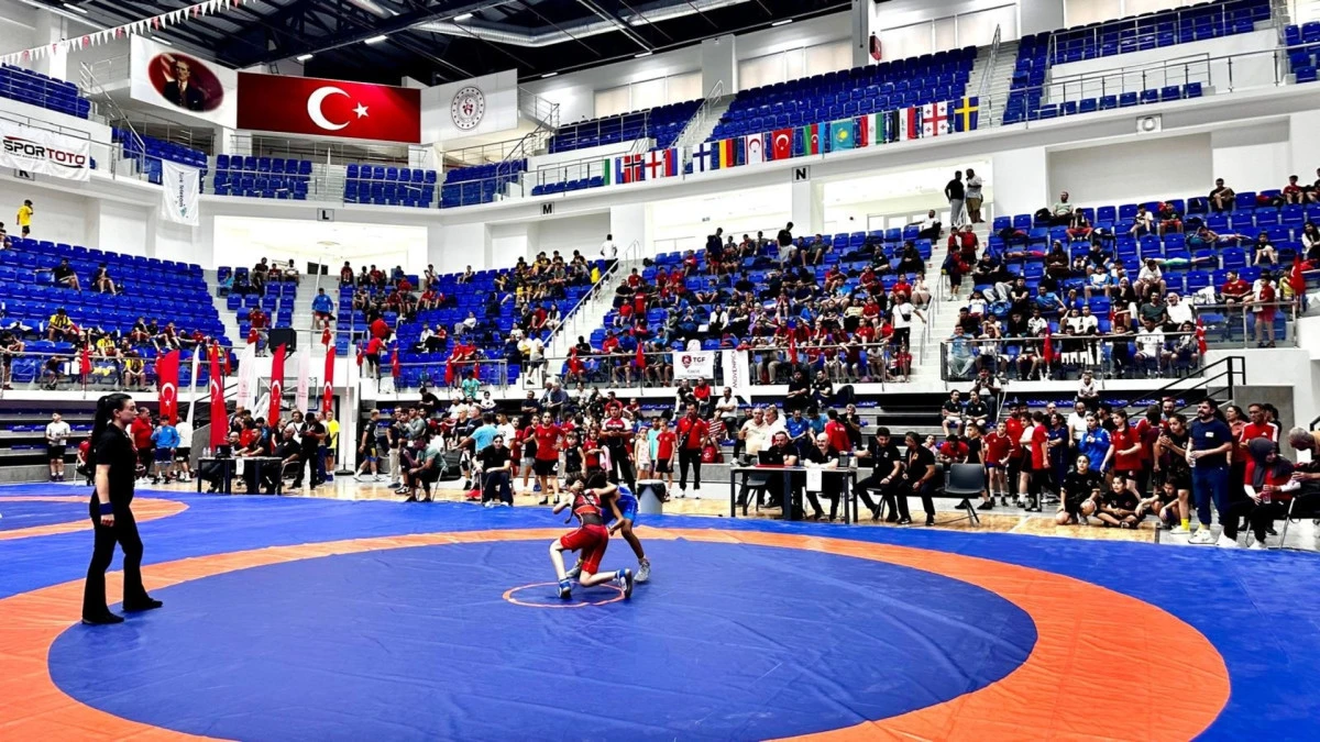 Malatya'da Uluslararası G&uuml;reş Turnuvası başladı 