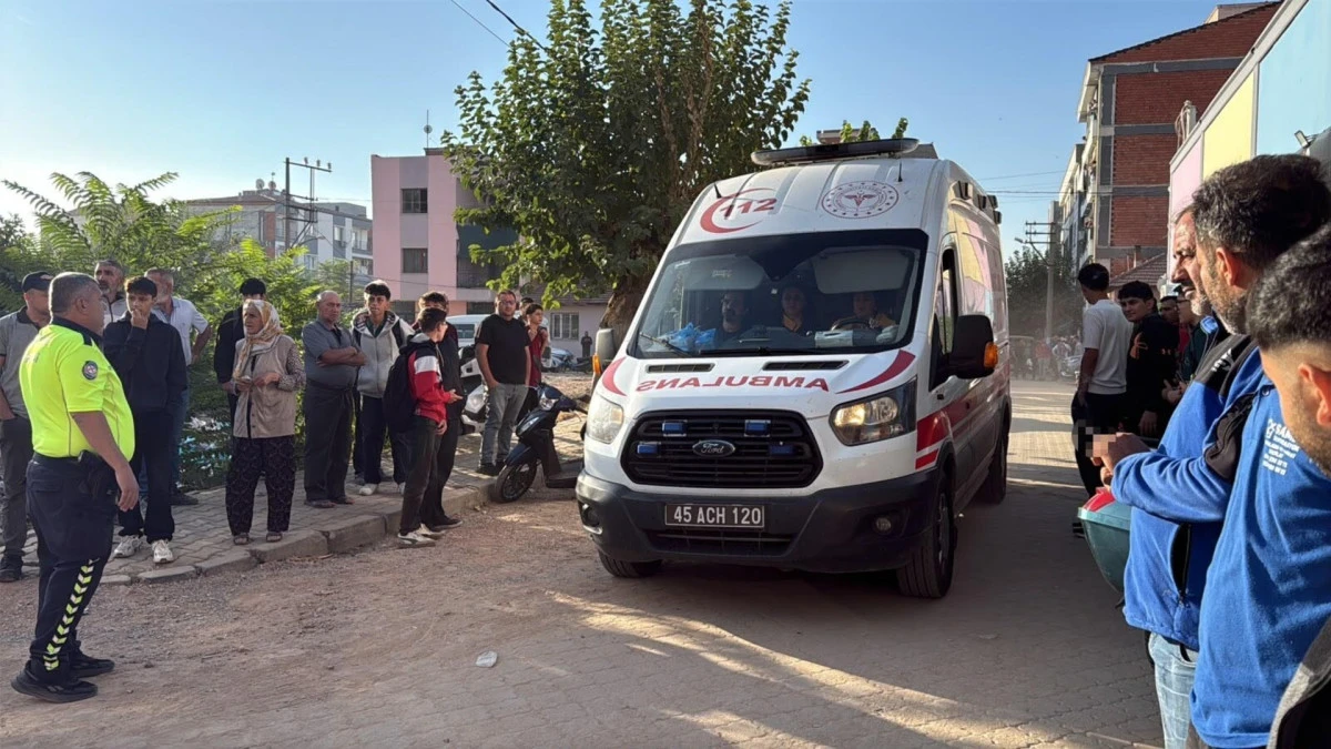 Manisa'da okulun &ouml;n&uuml;nde ateş a&ccedil;ıldı; yaralılar var