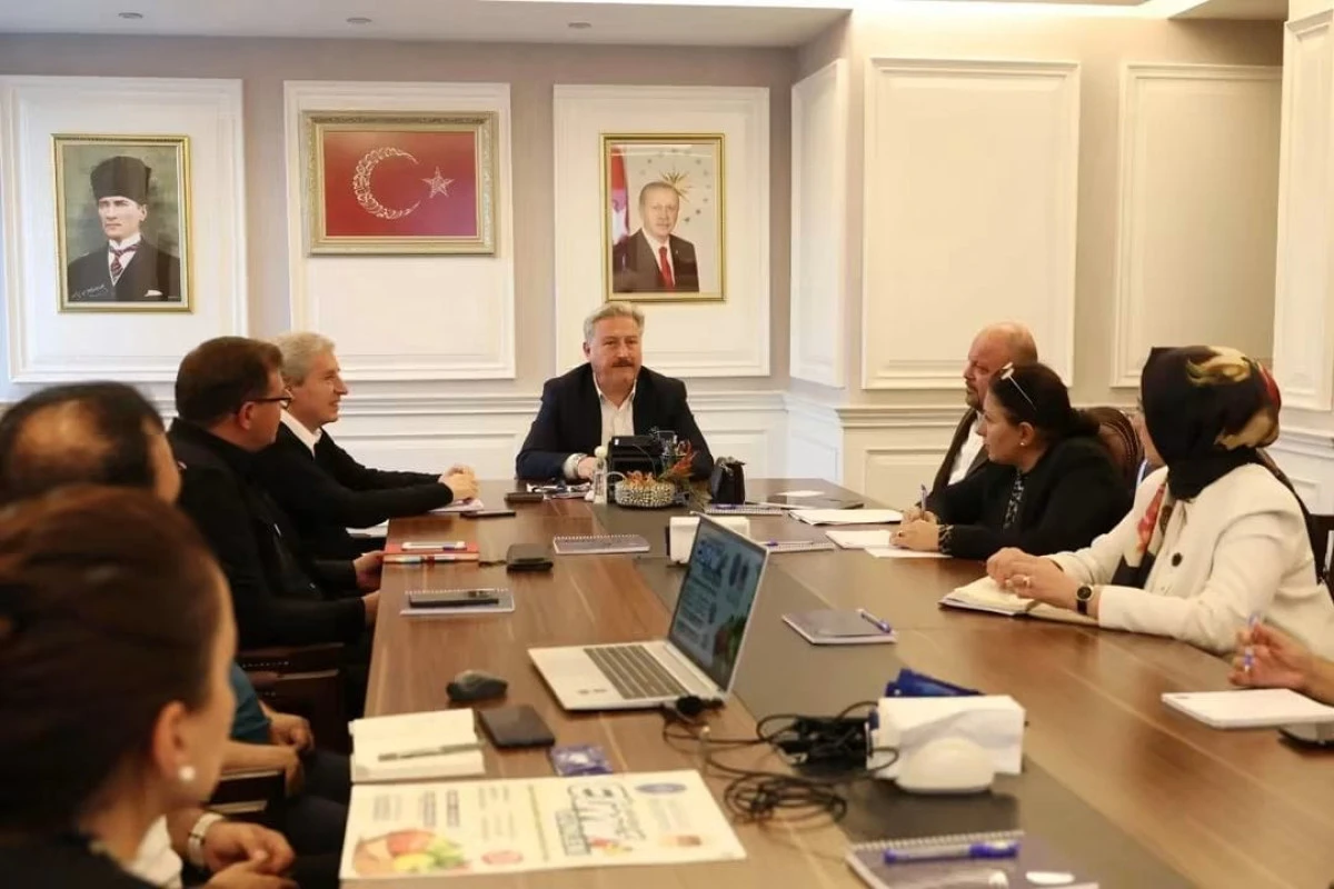 MELİKGAZİ BELEDİYESİ&rsquo;NDEN &lsquo;ELMA G&Uuml;NLERİ&rsquo; ETKİNLİĞİ 
