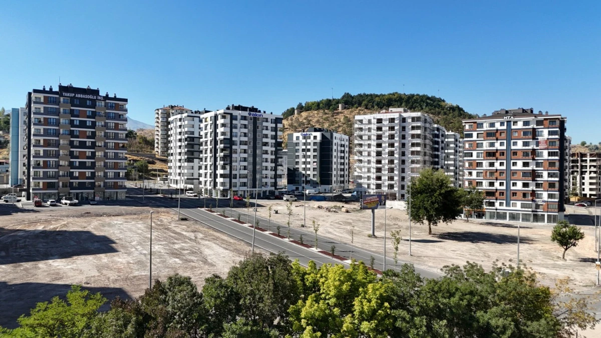 Melikgazi’de Kentsel Dönüşümde Yeni Teslim: 300 Daire Hak Sahiplerini Buluyor 