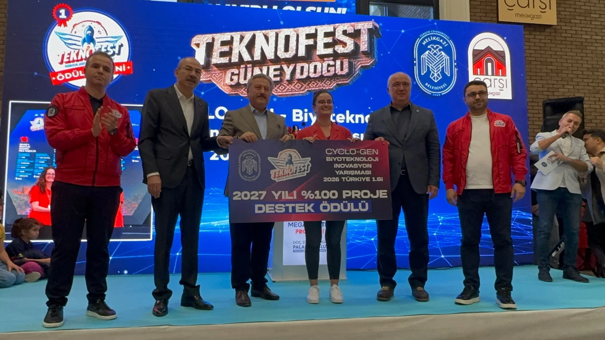 Melikgazi&rsquo;de MEGA robot tanıtıldı, TEKNOFEST şampiyonları &ouml;d&uuml;llendirildi