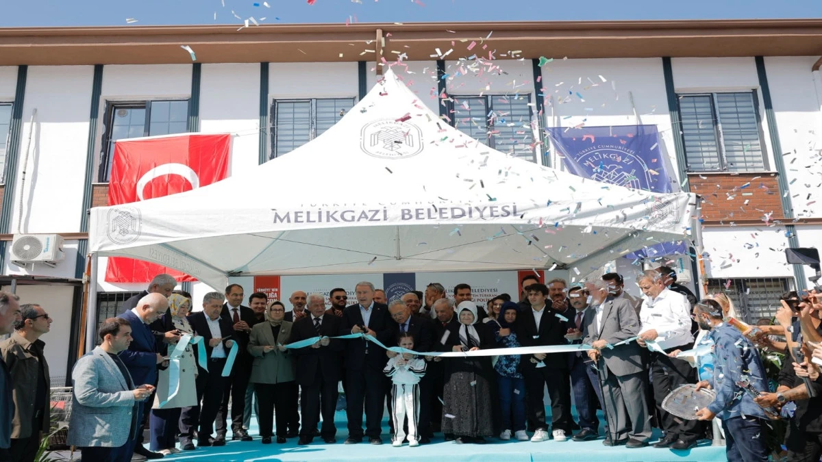 Melikgazi&rsquo;de M&uuml;r&uuml;vvet-Saadettin T&uuml;rkkan Ağız ve Diş Sağlığı Polikliniği a&ccedil;ıldı