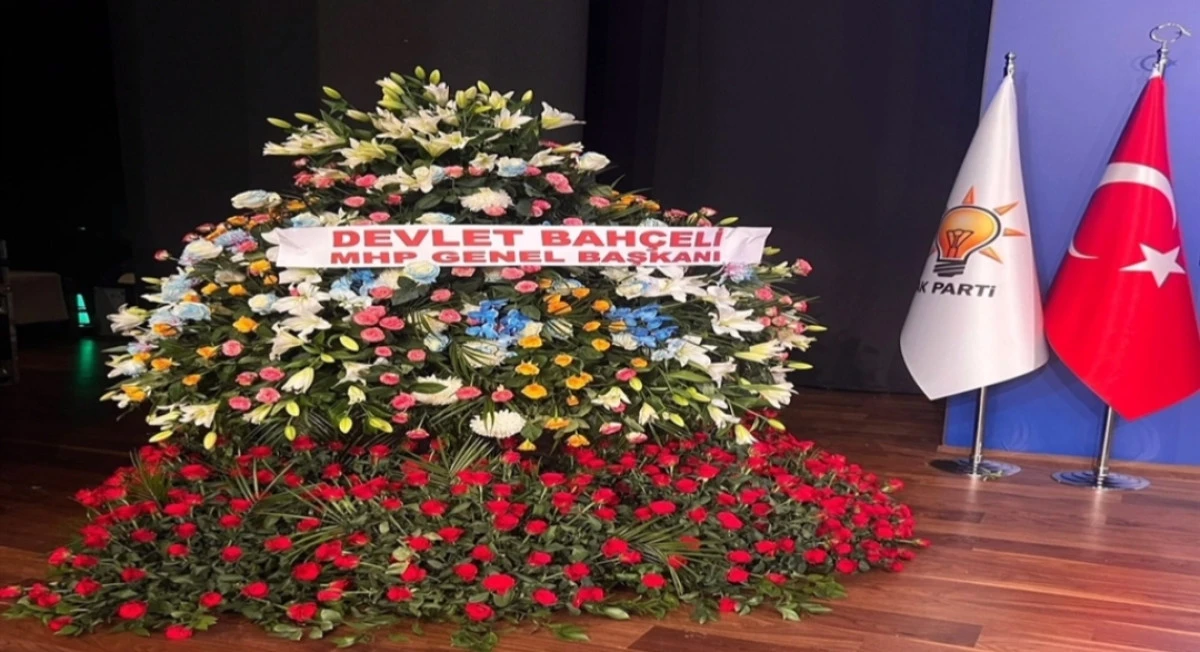 MHP Lideri Bahçeli'den, AK Parti'ye özel çiçek
