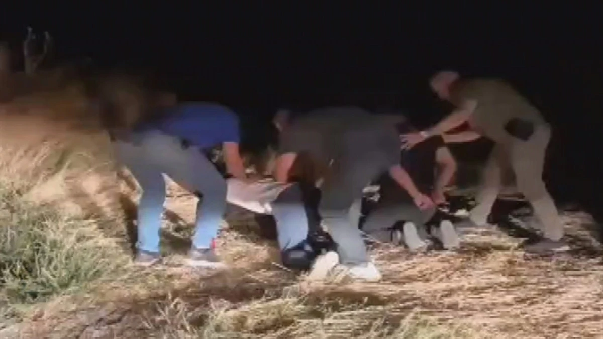 Minib&uuml;s&uuml;n camını kırıp, para ve altınları &ccedil;alan kar maskeli 5 ş&uuml;pheli, 3 ilde d&uuml;zenlenen operasyonlarla yakalandı 