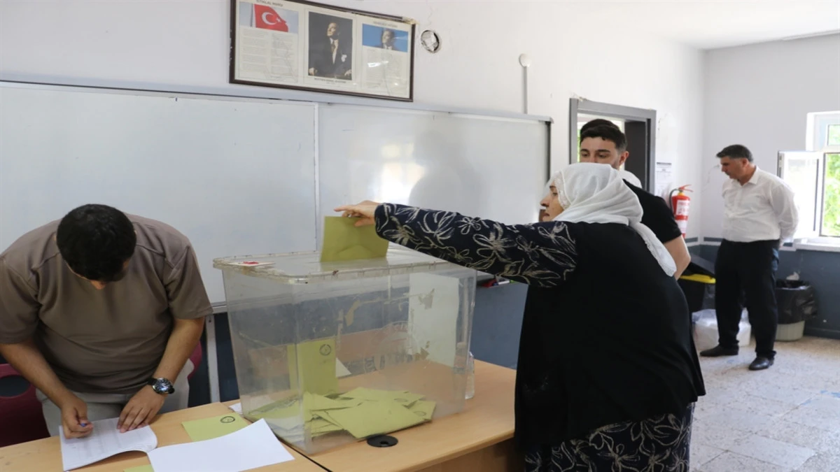 Narin G&uuml;ran davasında cezası kesinleşen Salim G&uuml;ran&rsquo;ın muhtarlığı d&uuml;şt&uuml;; mahallede se&ccedil;im yapılıyor 