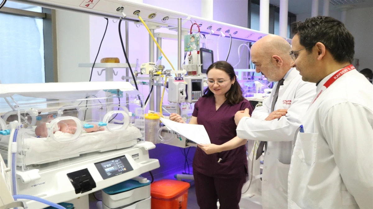 Nefes Alamadan Doğmuştu, Şimdi Evine D&ouml;n&uuml;yor: Kayseri&rsquo;de Tıp Başarısı. 