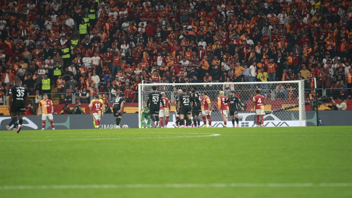 Nefes Kesen Derbide Puanlar Paylaşıldı: Galatasaray - Beşiktaş: 1-1 