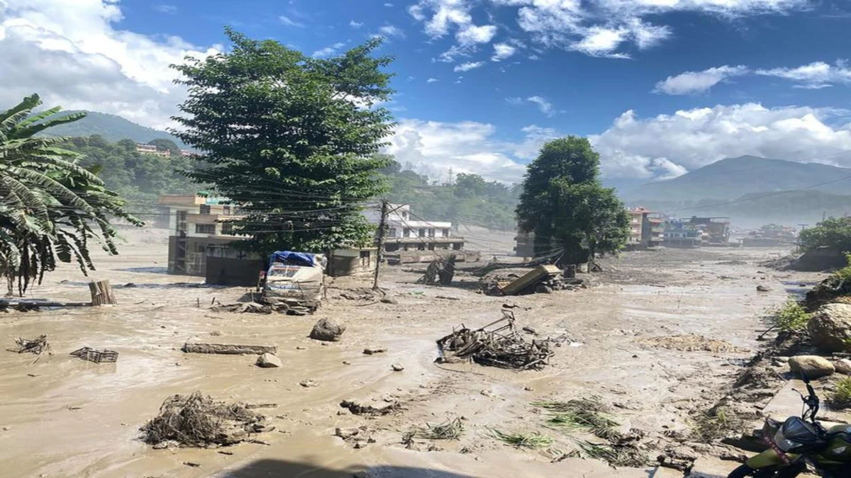 Nepal'de meydana gelen selde 95 kişi hayatını kaybetti! 