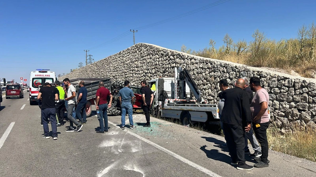 Nevşehir'de &ccedil;ekici ile trakt&ouml;r &ccedil;arpıştı: 4'&uuml; &ccedil;ocuk 6 yaralı 
