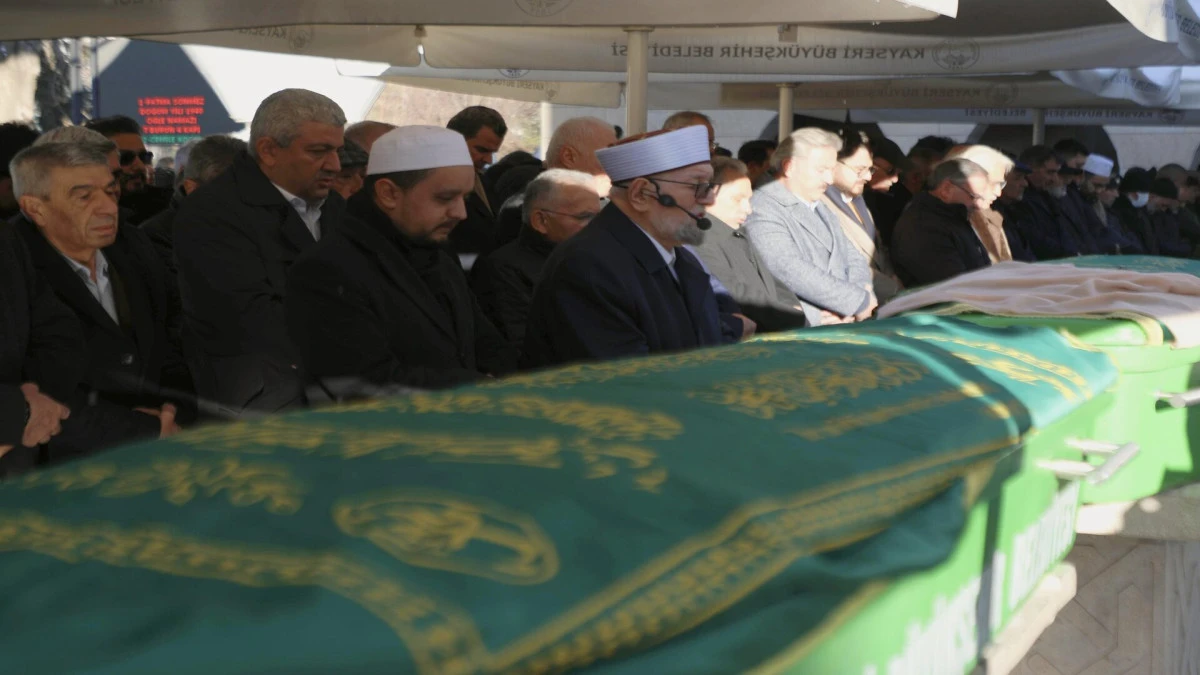 Nursa&ccedil;an ailesi'nin acı g&uuml;n&uuml;, Pakize Nursa&ccedil;an Son Yolculuğuna Uğurlandı 