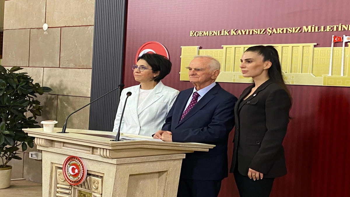 &Ouml;nder Sav, CHP&rsquo;den istifa ettiğini a&ccedil;ıkladı 