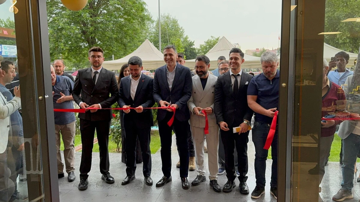 Op. Dr. Yahya Melih Işık, Yeni Kliniğinin A&ccedil;ılışını Ger&ccedil;ekleştirdi! 